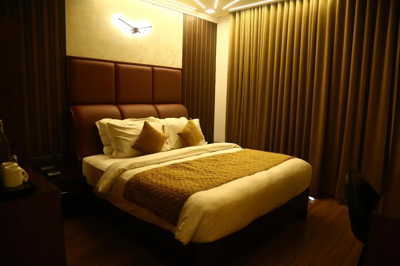 Saj Earth Resort & Convention Center , Kochi Nedumbassery 5*,  India